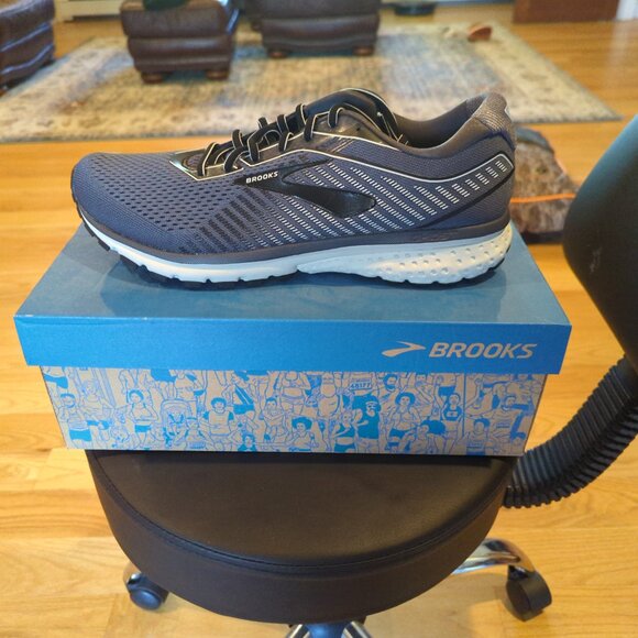 Brooks Ghost 12 Running Shoe - Picture 2 of 4